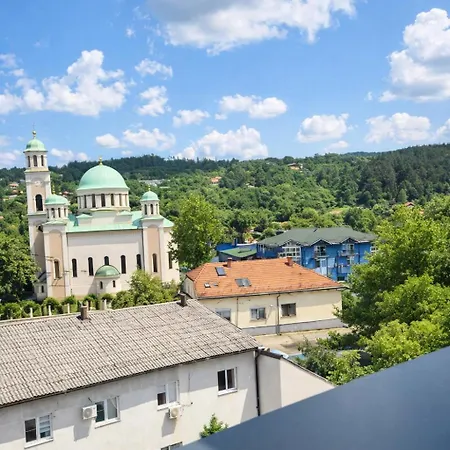 Lana Autor * Tuzla
